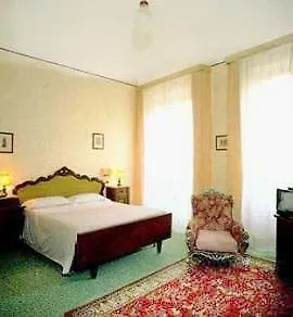 Hotel Villa Kinzica بيزا