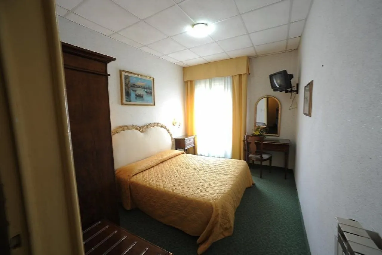 Hotel Villa Kinzica بيزا
